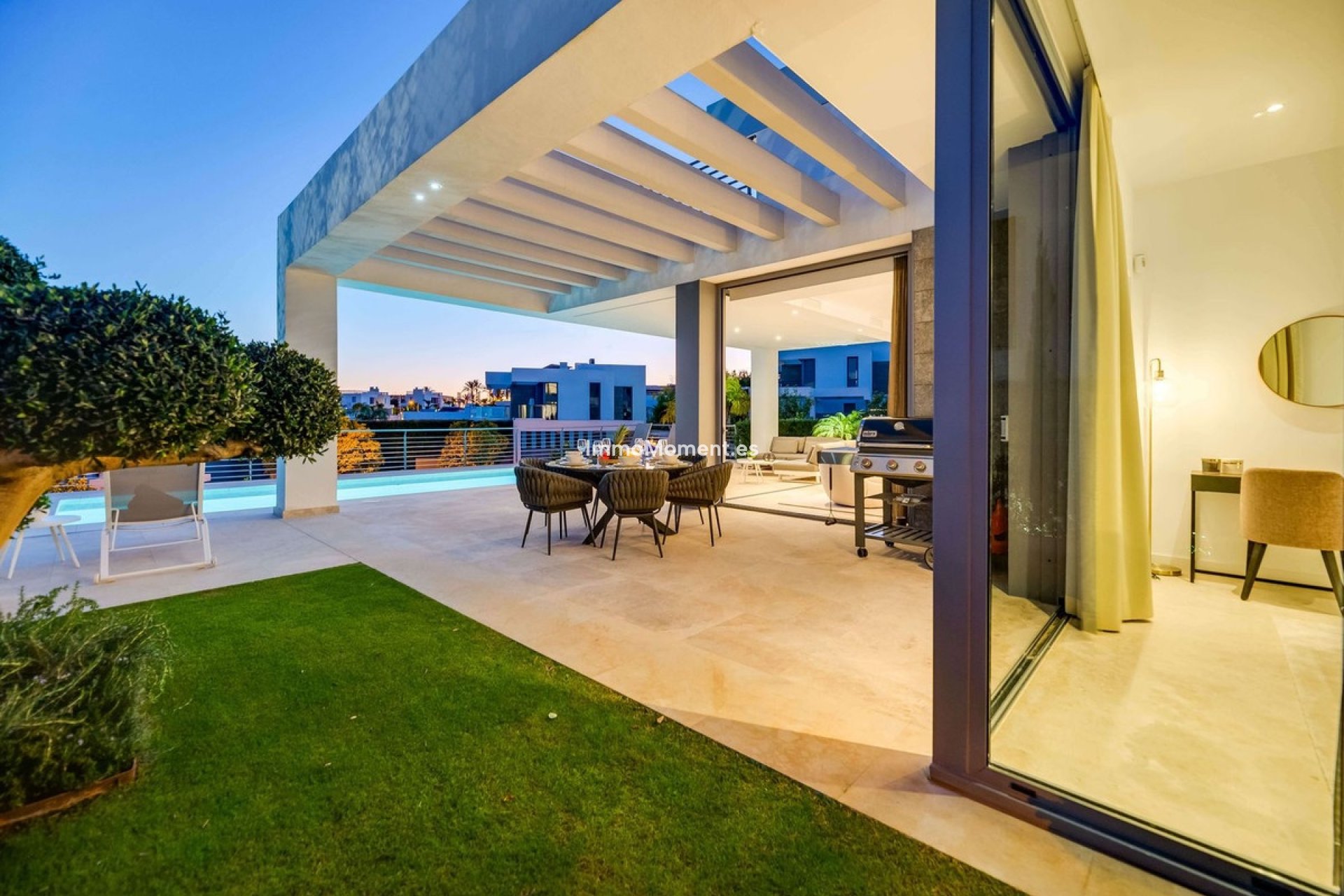 Resale - Detached villa - Estepona - Cancelada