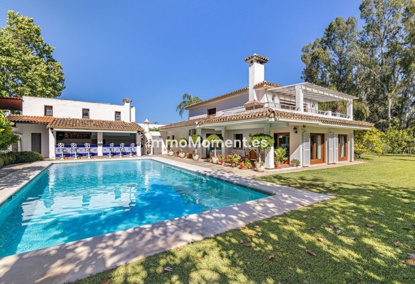 Resale - Detached villa - Estepona - Cancelada