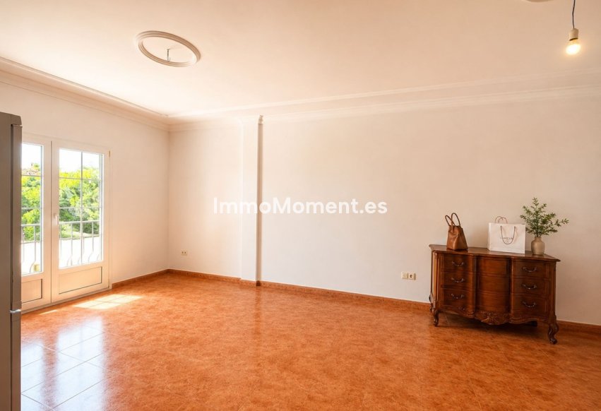 Resale - Detached villa - Estepona - Estepona Centro
