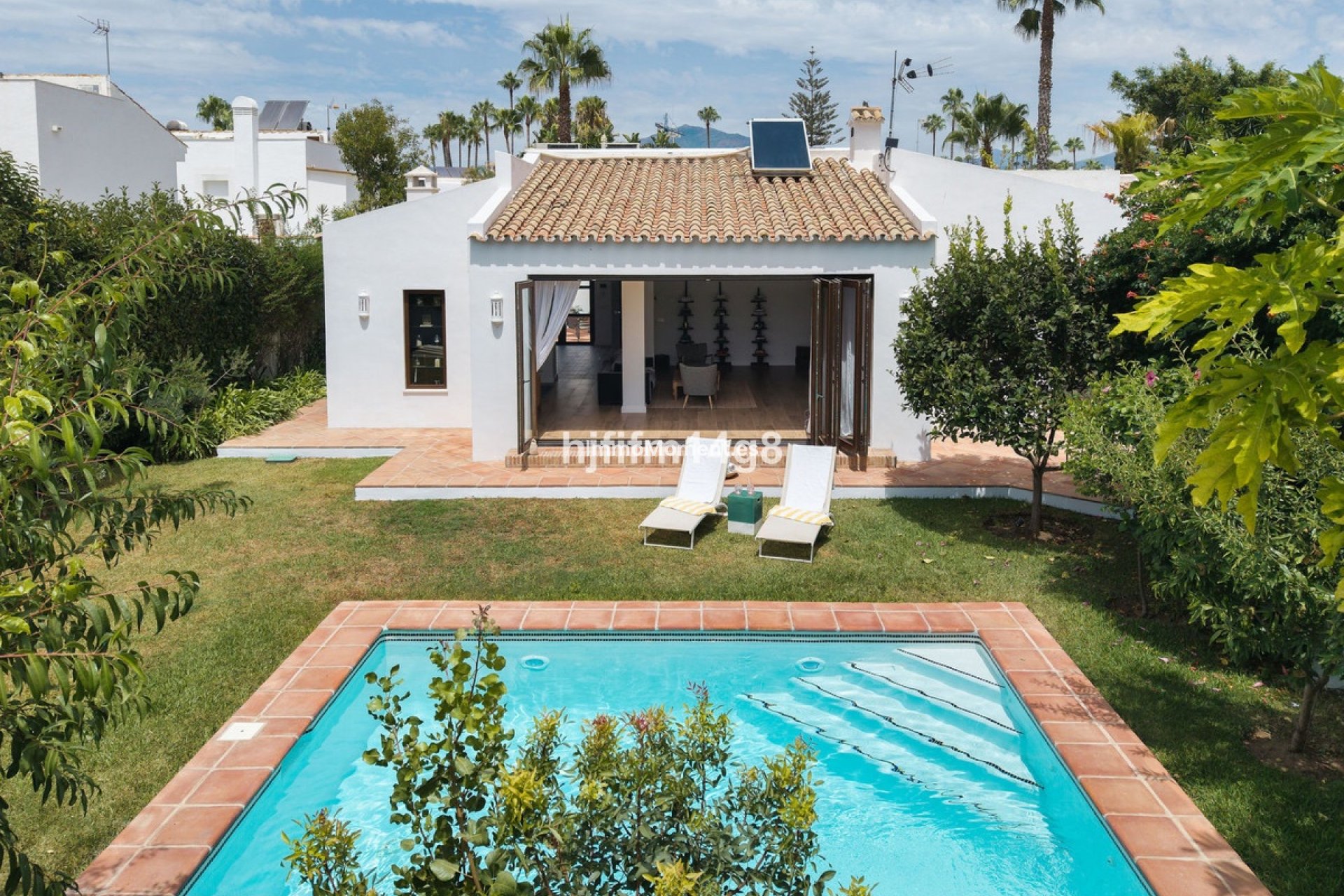 Resale - Detached villa - Estepona - Estepona Centro