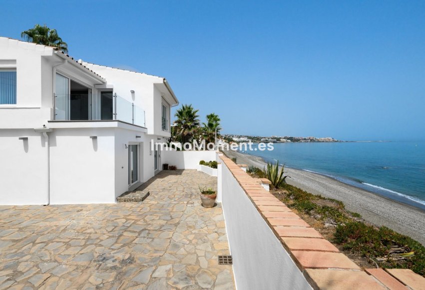 Resale - Detached villa - Estepona - Estepona Centro