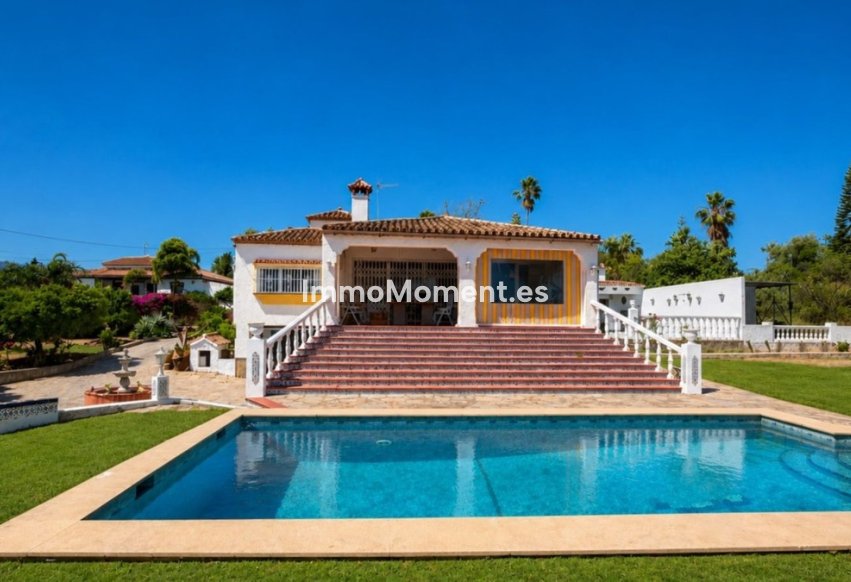 Resale - Detached villa - Estepona - Estepona Centro