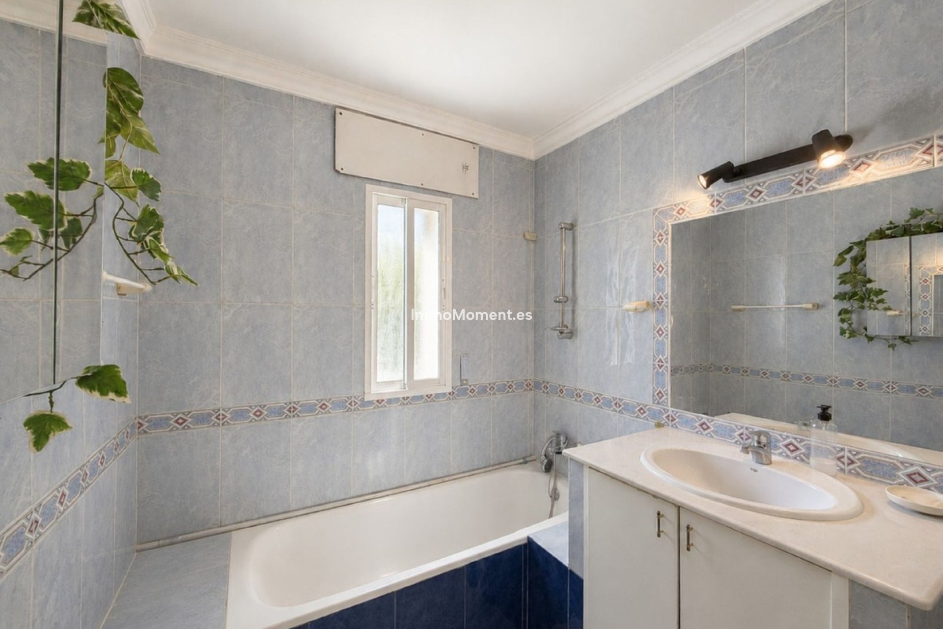 Resale - Detached villa - Estepona - Estepona Centro