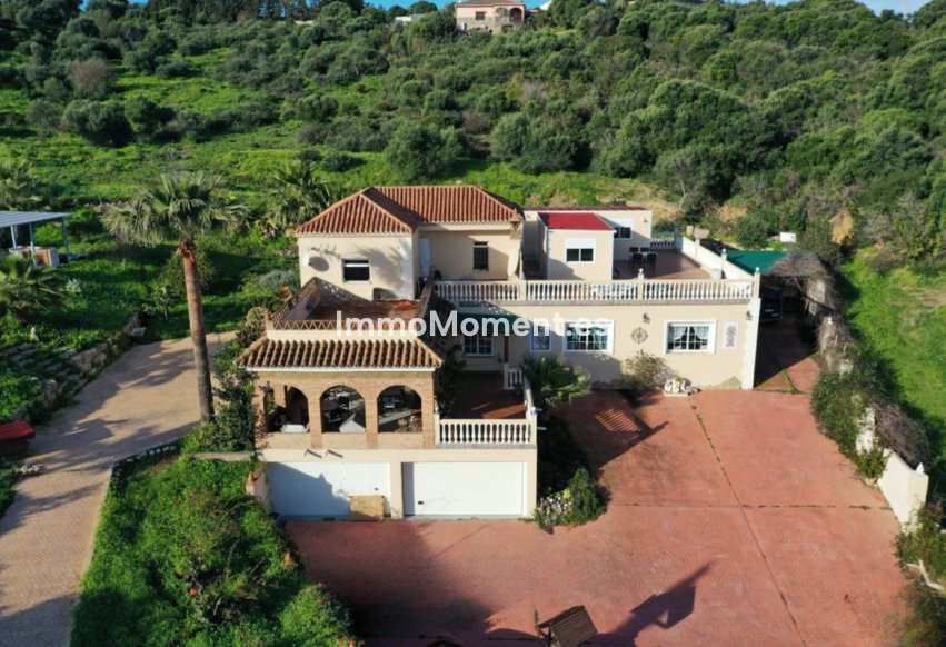 Resale - Detached villa - Estepona - Estepona Centro