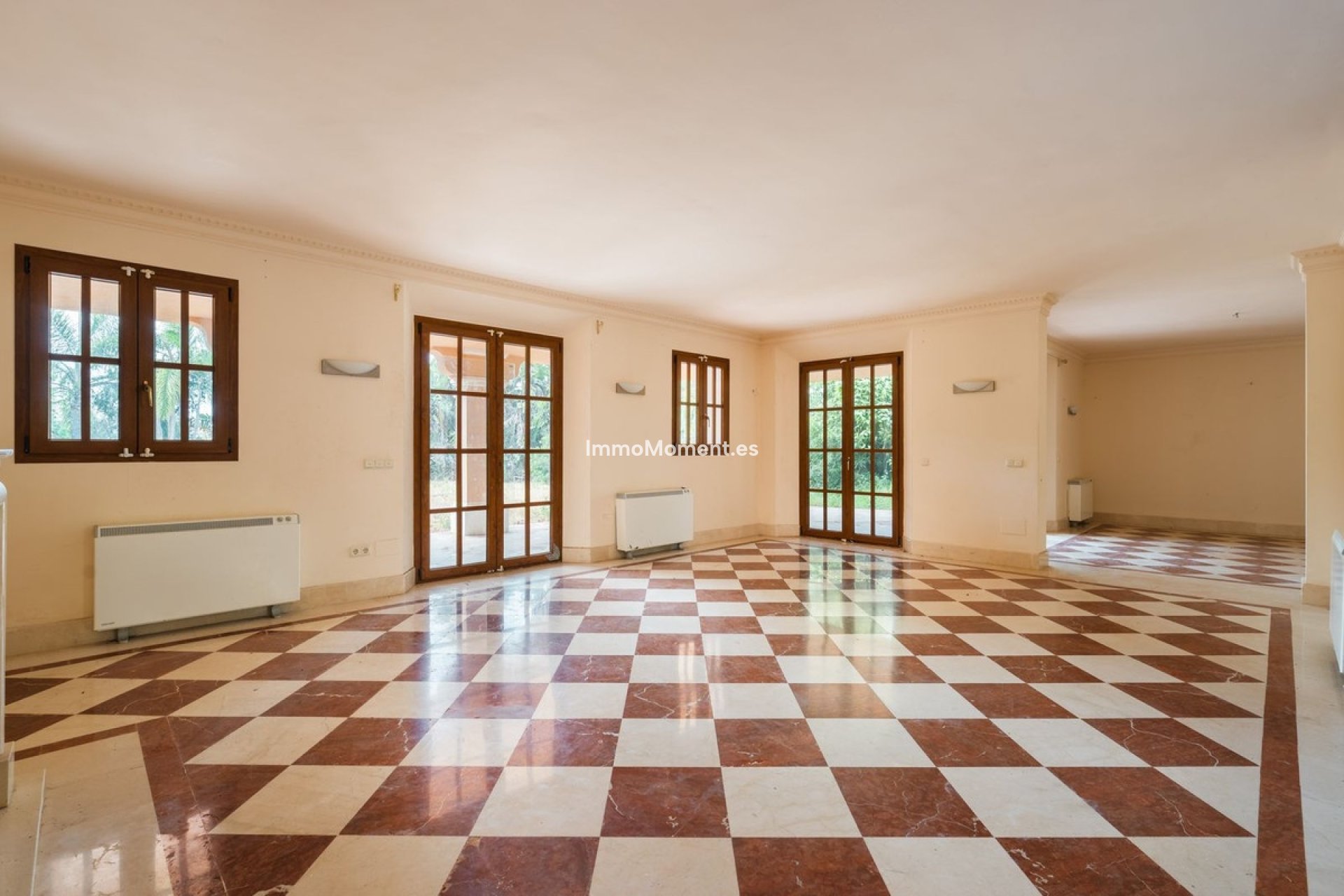 Resale - Detached villa - Estepona - Estepona Centro