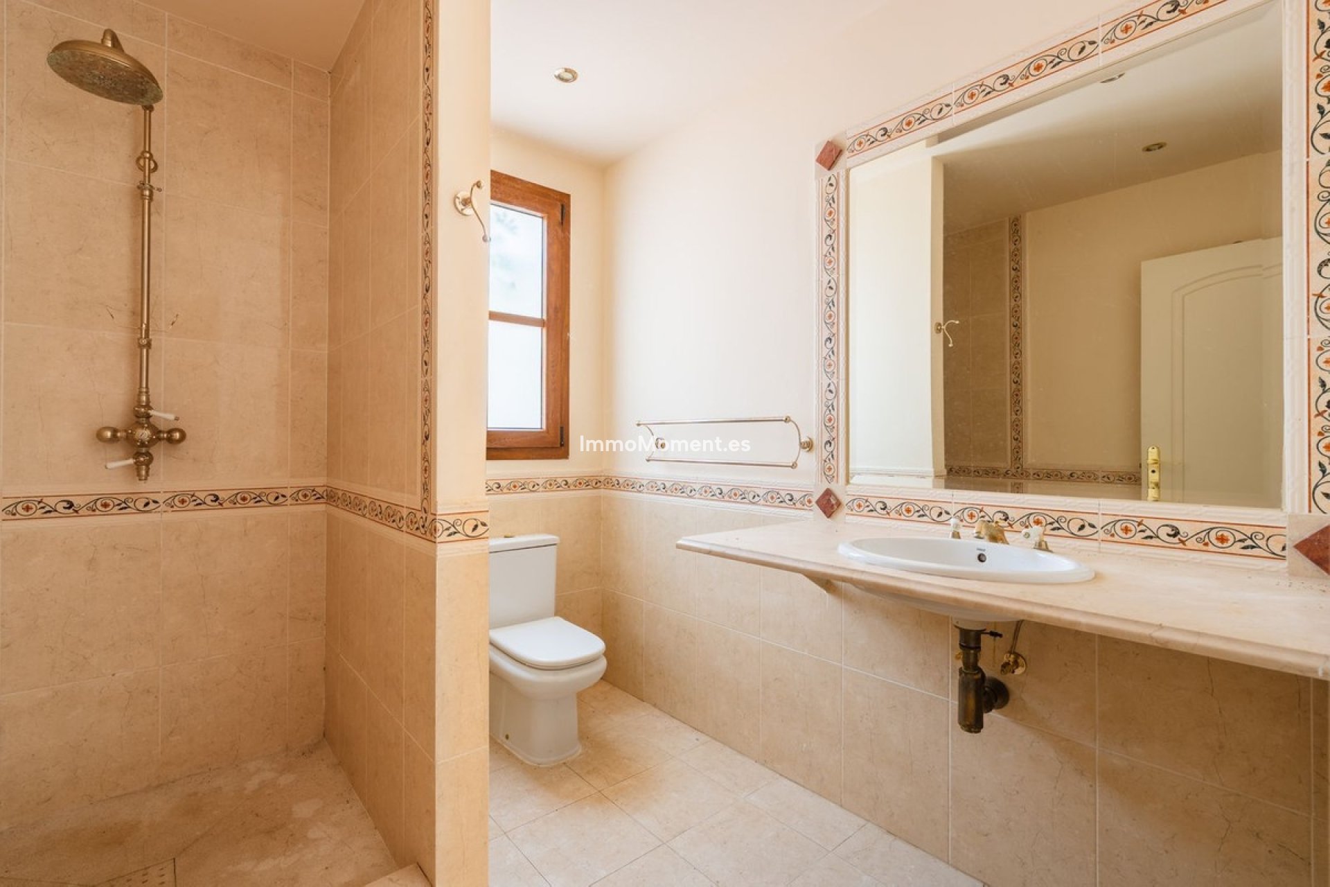 Resale - Detached villa - Estepona - Estepona Centro