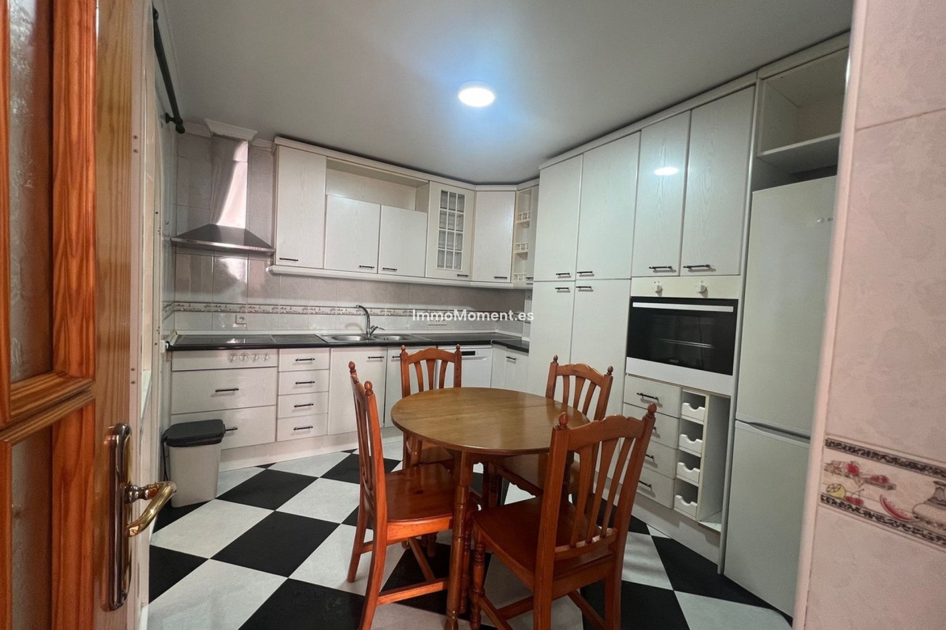 Resale - Detached villa - Estepona - Estepona Centro
