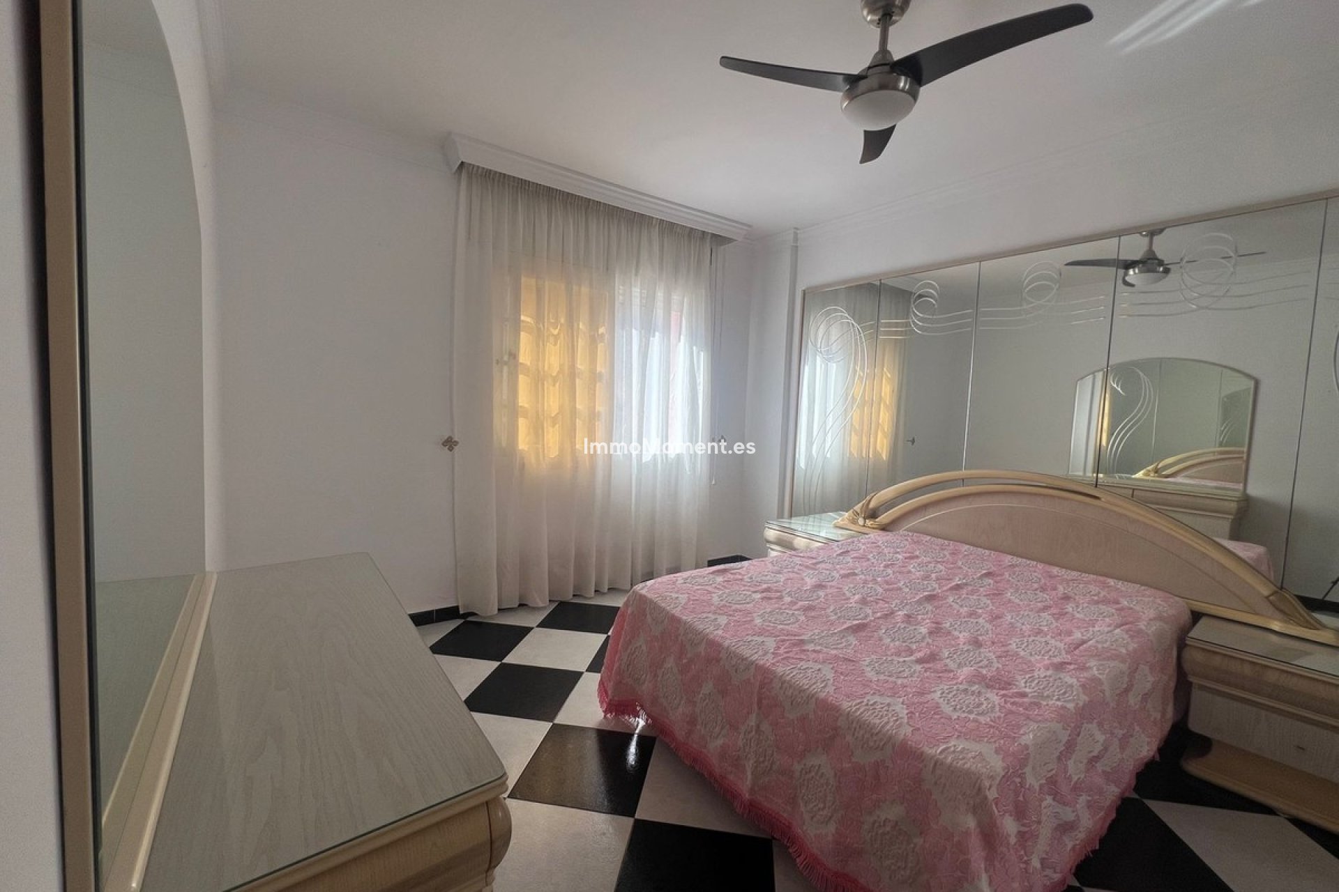 Resale - Detached villa - Estepona - Estepona Centro
