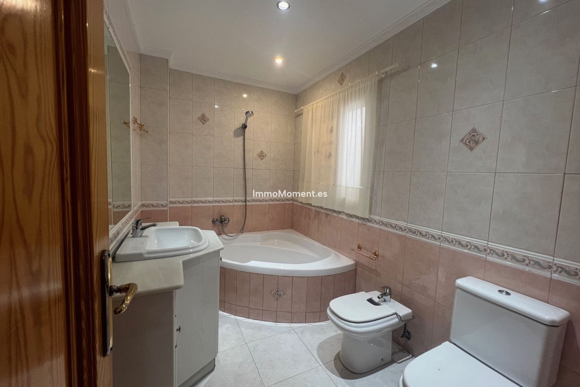 Resale - Detached villa - Estepona - Estepona Centro