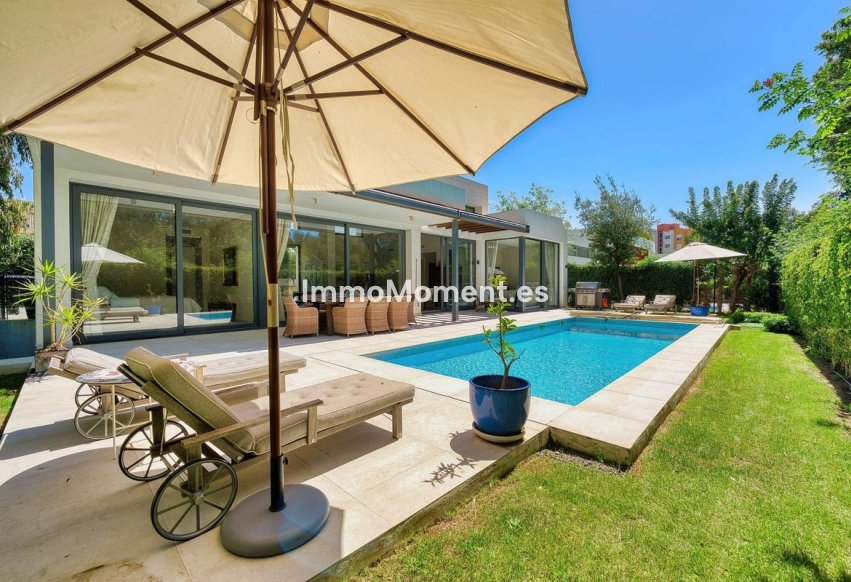 Resale - Detached villa - Estepona - Estepona Centro
