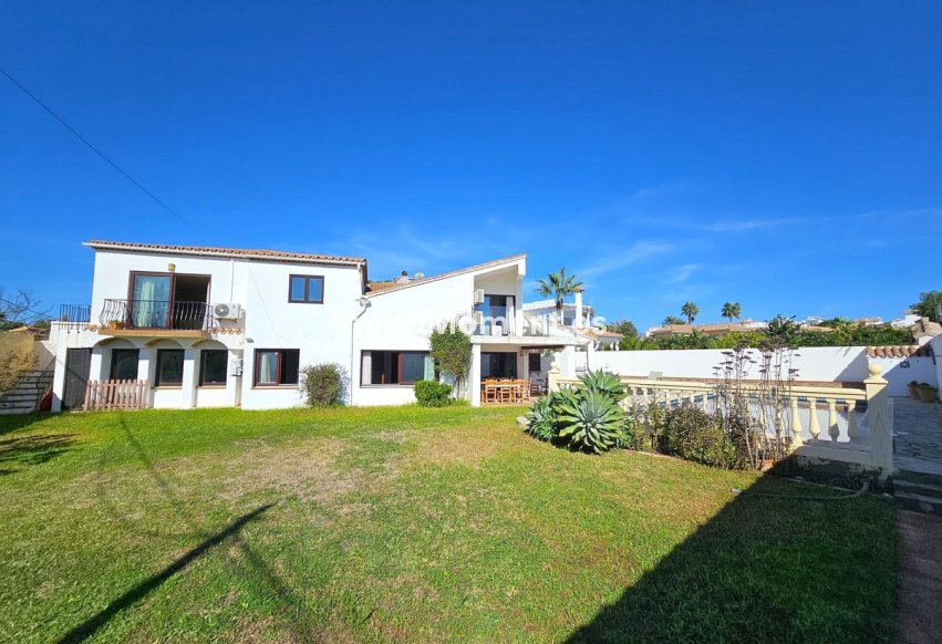 Resale - Detached villa - Estepona - Estepona Centro
