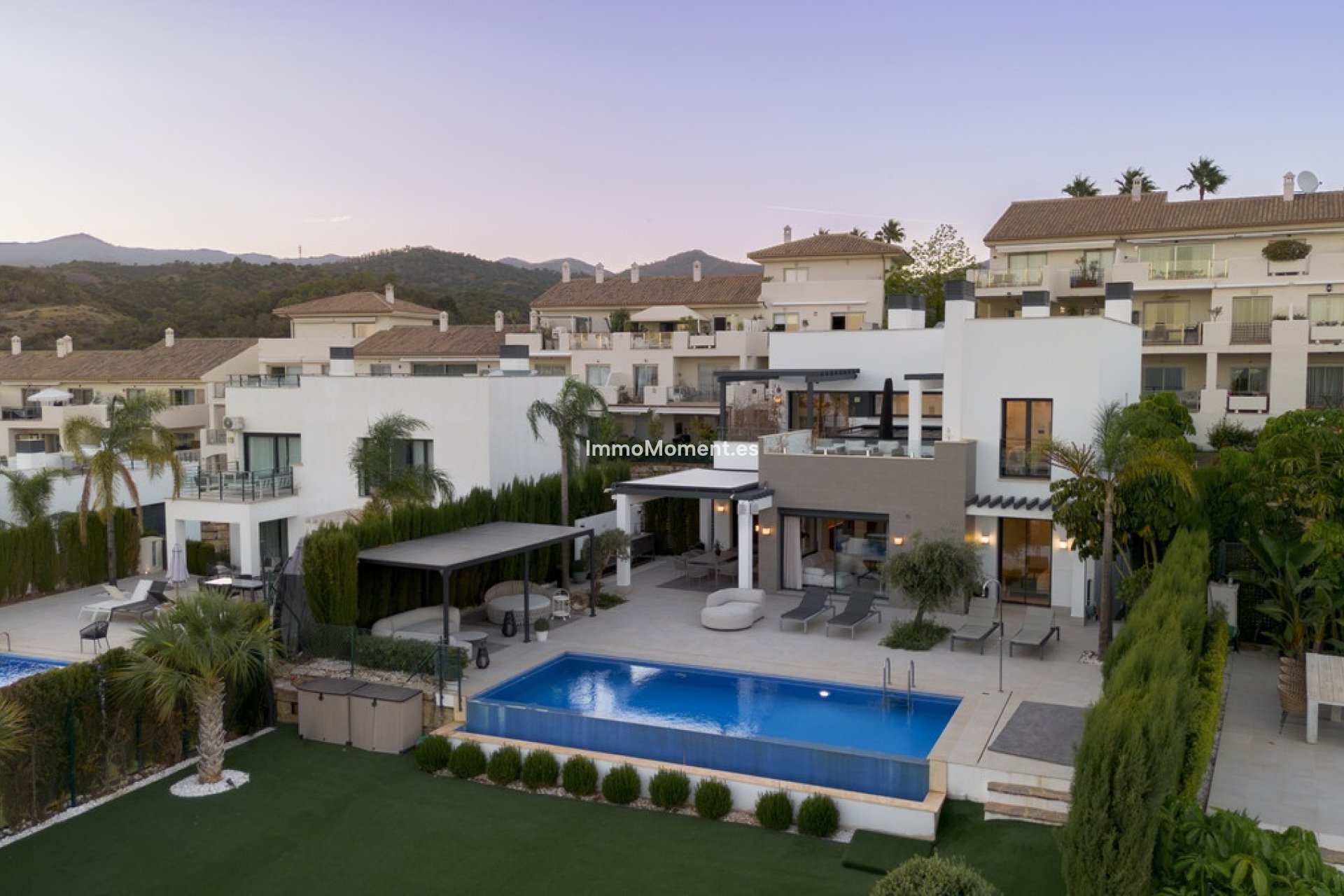 Resale - Detached villa - Estepona - Estepona Centro
