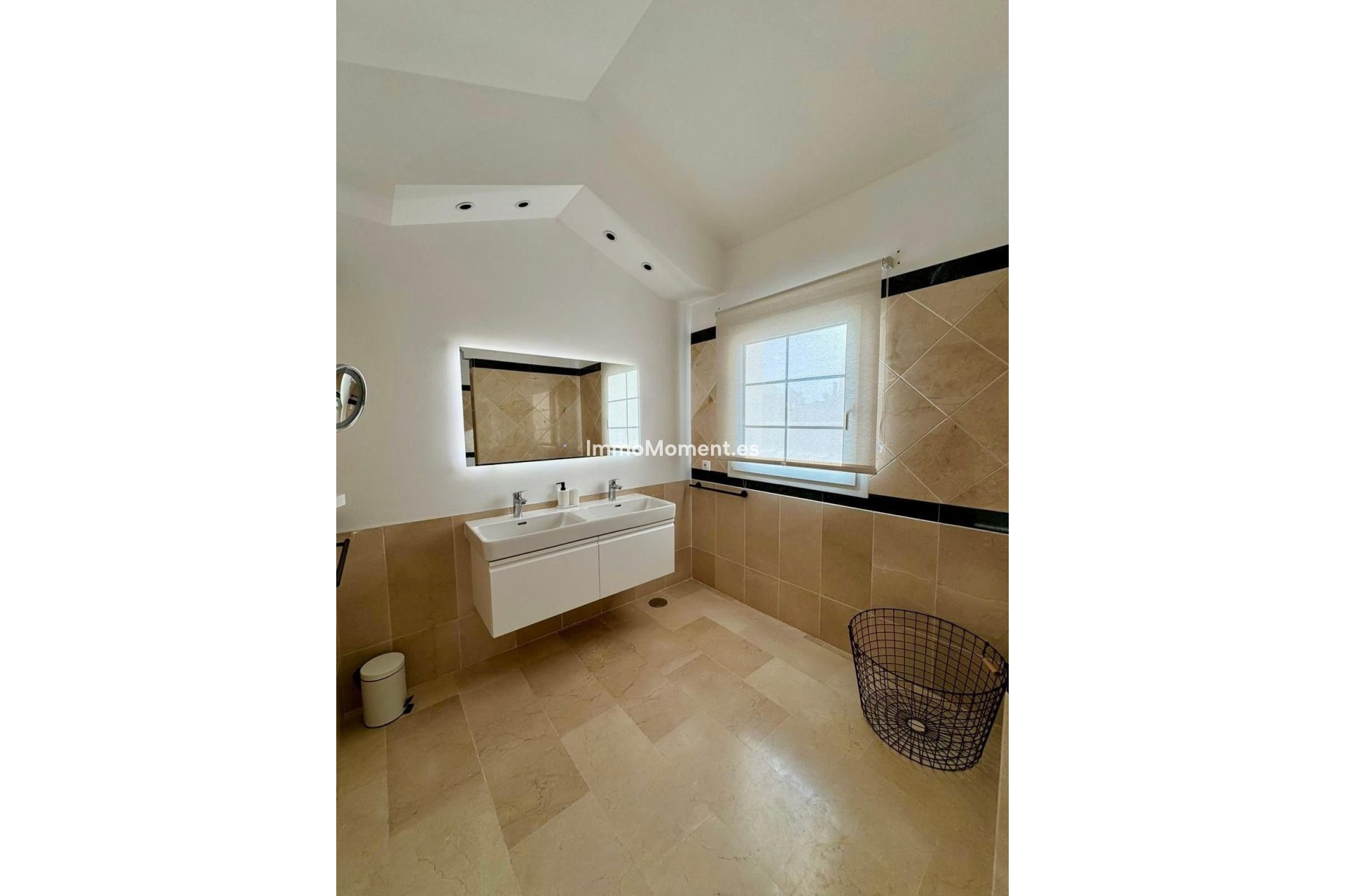 Resale - Detached villa - Estepona - Estepona Centro