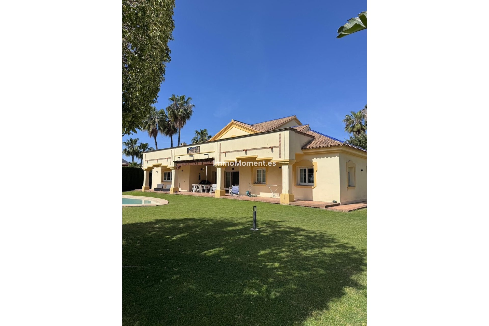 Resale - Detached villa - Estepona - Estepona Centro