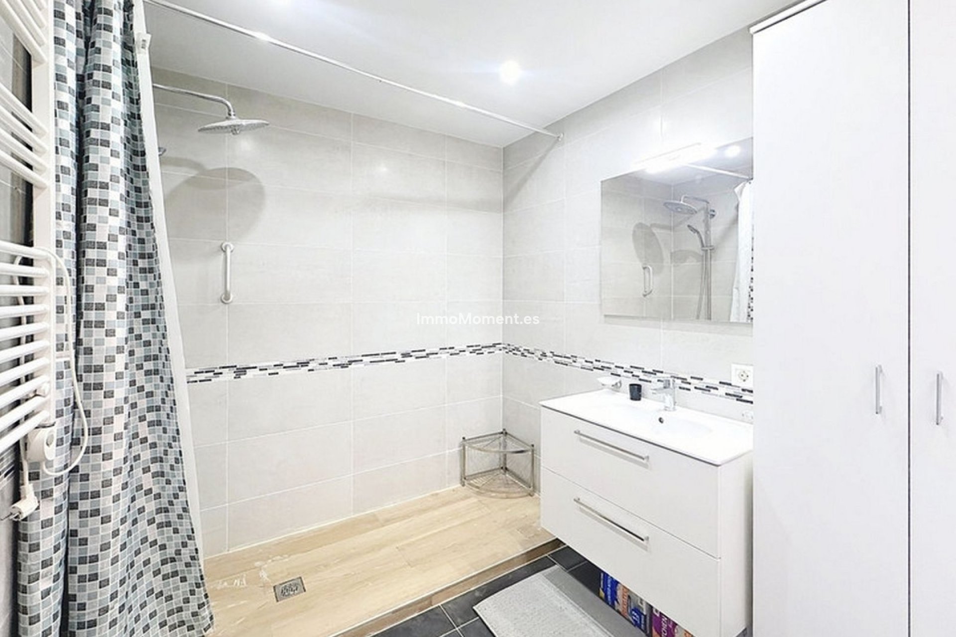 Resale - Detached villa - Estepona - Estepona Centro