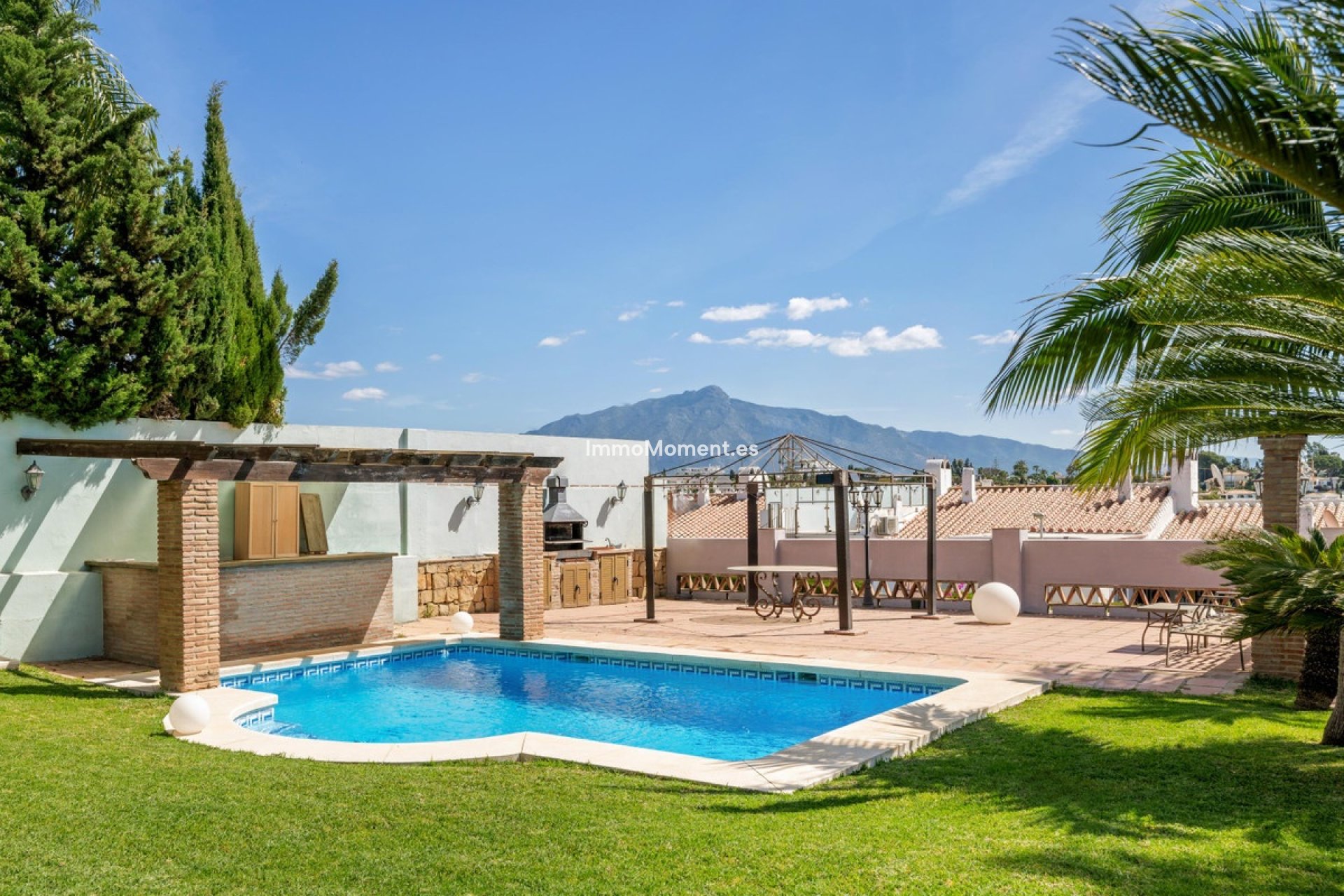 Resale - Detached villa - Estepona - Estepona Centro