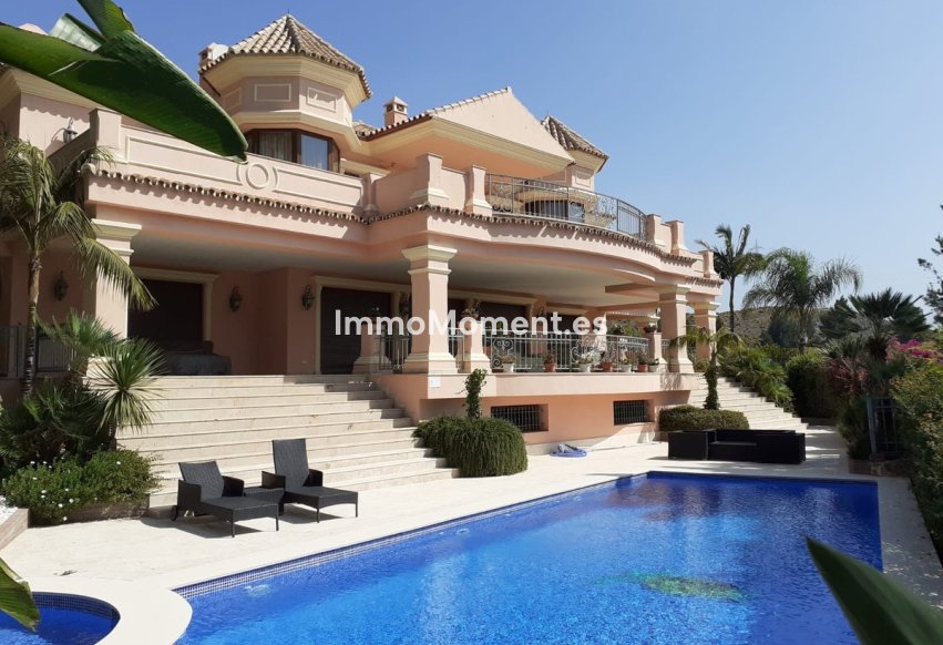 Resale - Detached villa - Estepona - Estepona Centro