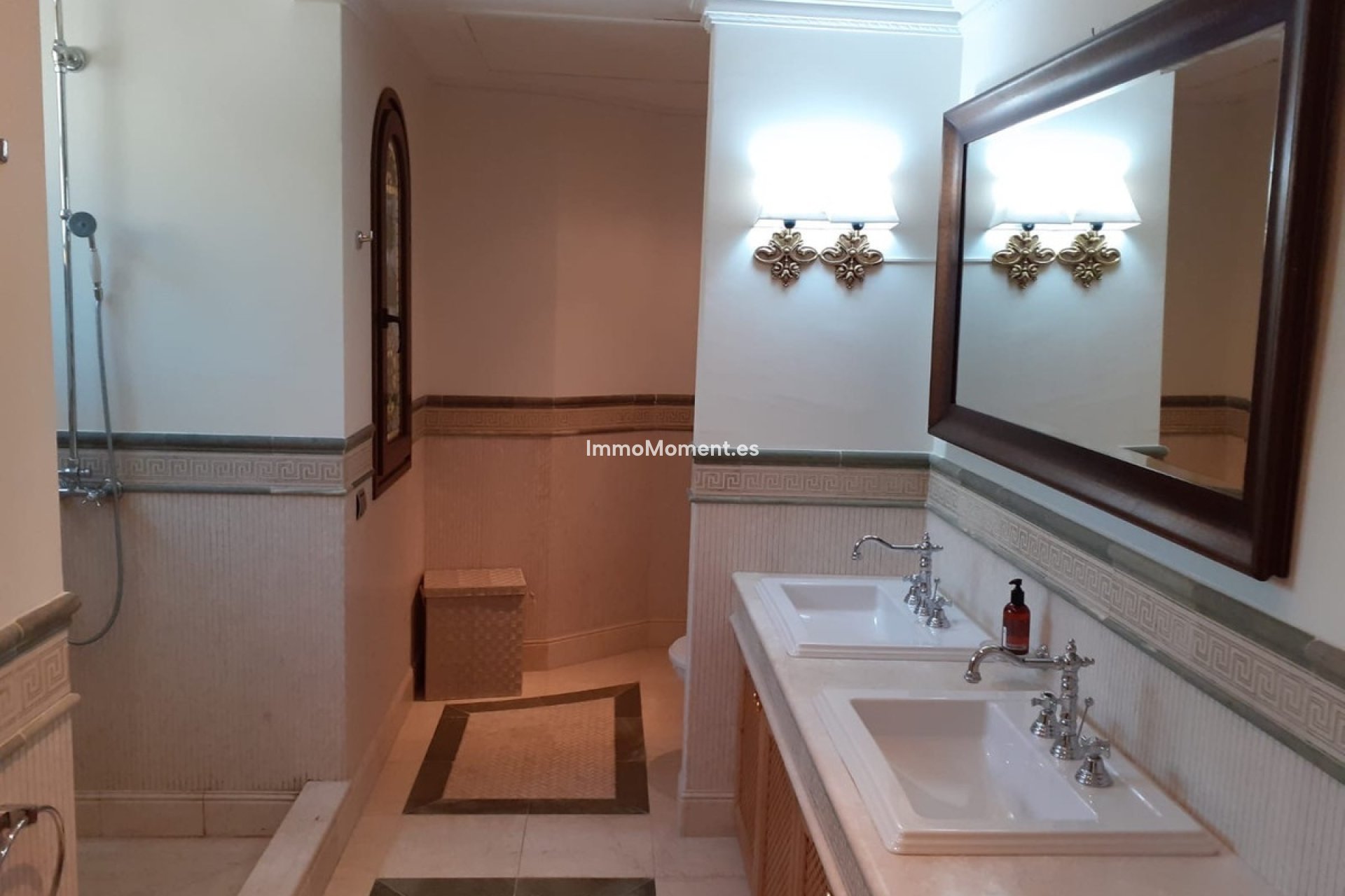 Resale - Detached villa - Estepona - Estepona Centro