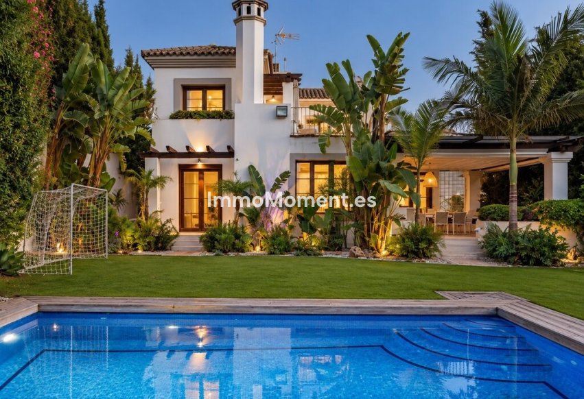 Resale - Detached villa - Estepona - Estepona Centro