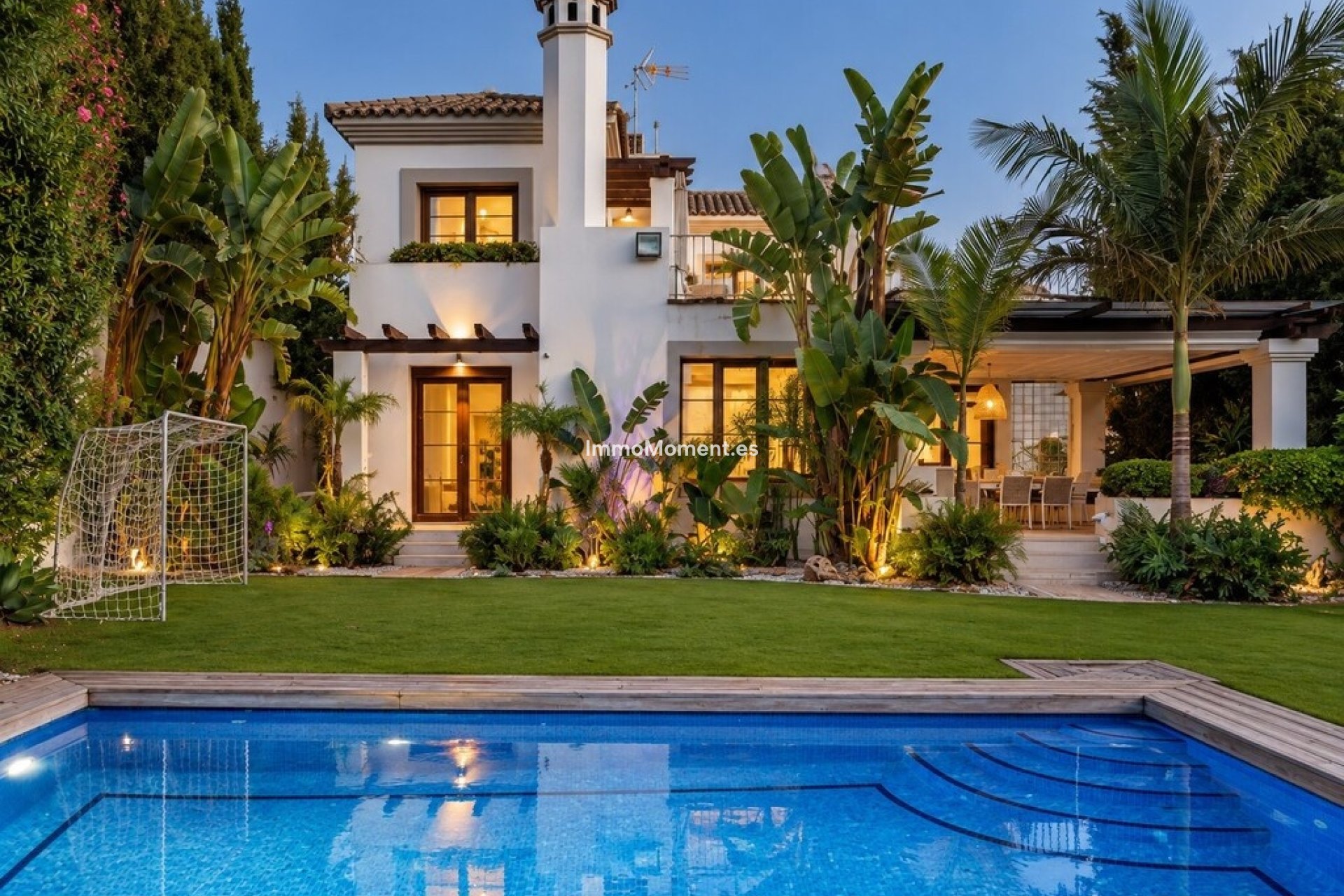 Resale - Detached villa - Estepona - Estepona Centro