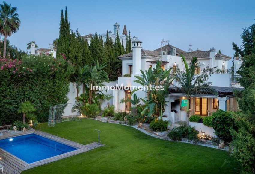 Resale - Detached villa - Estepona - Estepona Centro