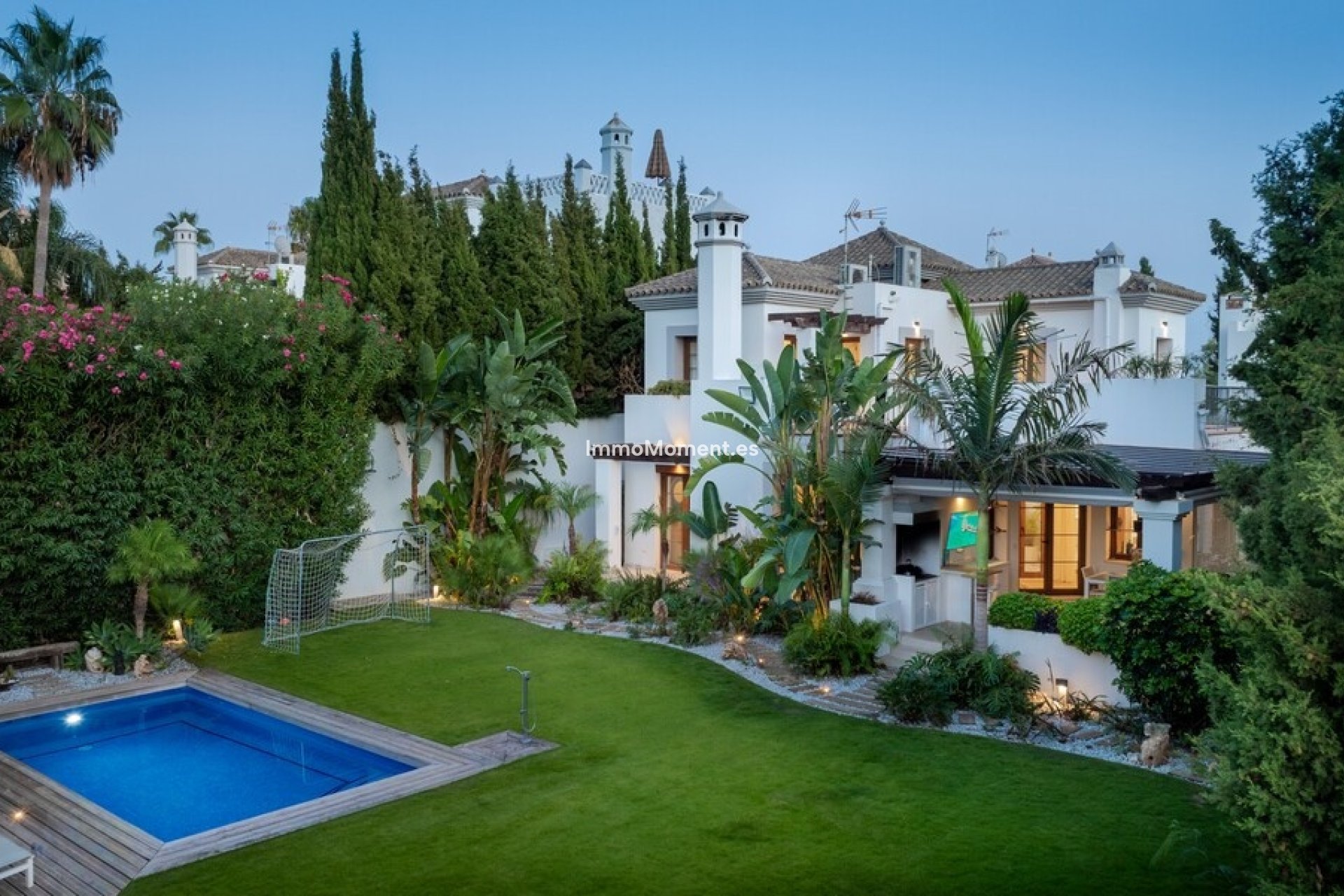 Resale - Detached villa - Estepona - Estepona Centro