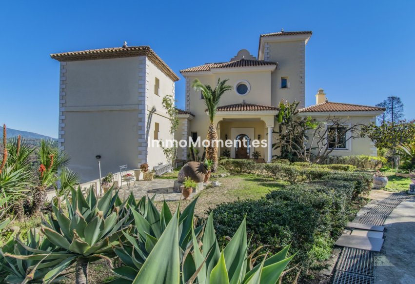 Resale - Detached villa - Estepona - Estepona Centro