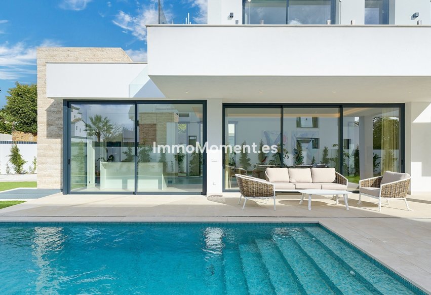 Resale - Detached villa - Estepona - Estepona Centro