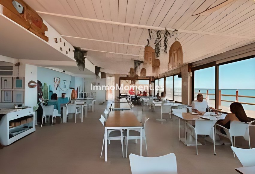 Resale - Detached villa - Estepona - Estepona Centro