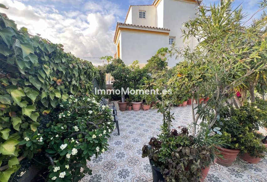 Resale - Detached villa - Estepona - Estepona Centro