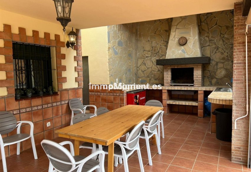 Resale - Detached villa - Estepona - Estepona Centro
