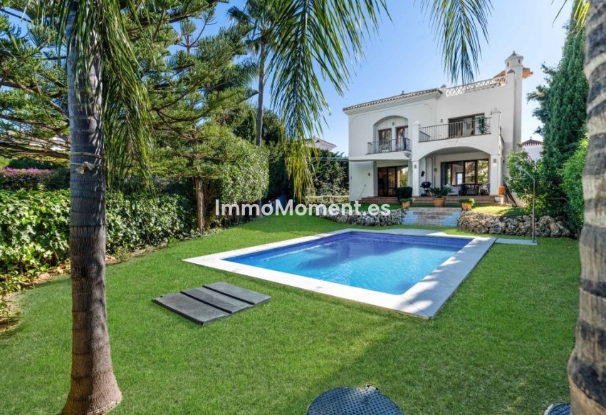 Resale - Detached villa - Estepona - Estepona Centro