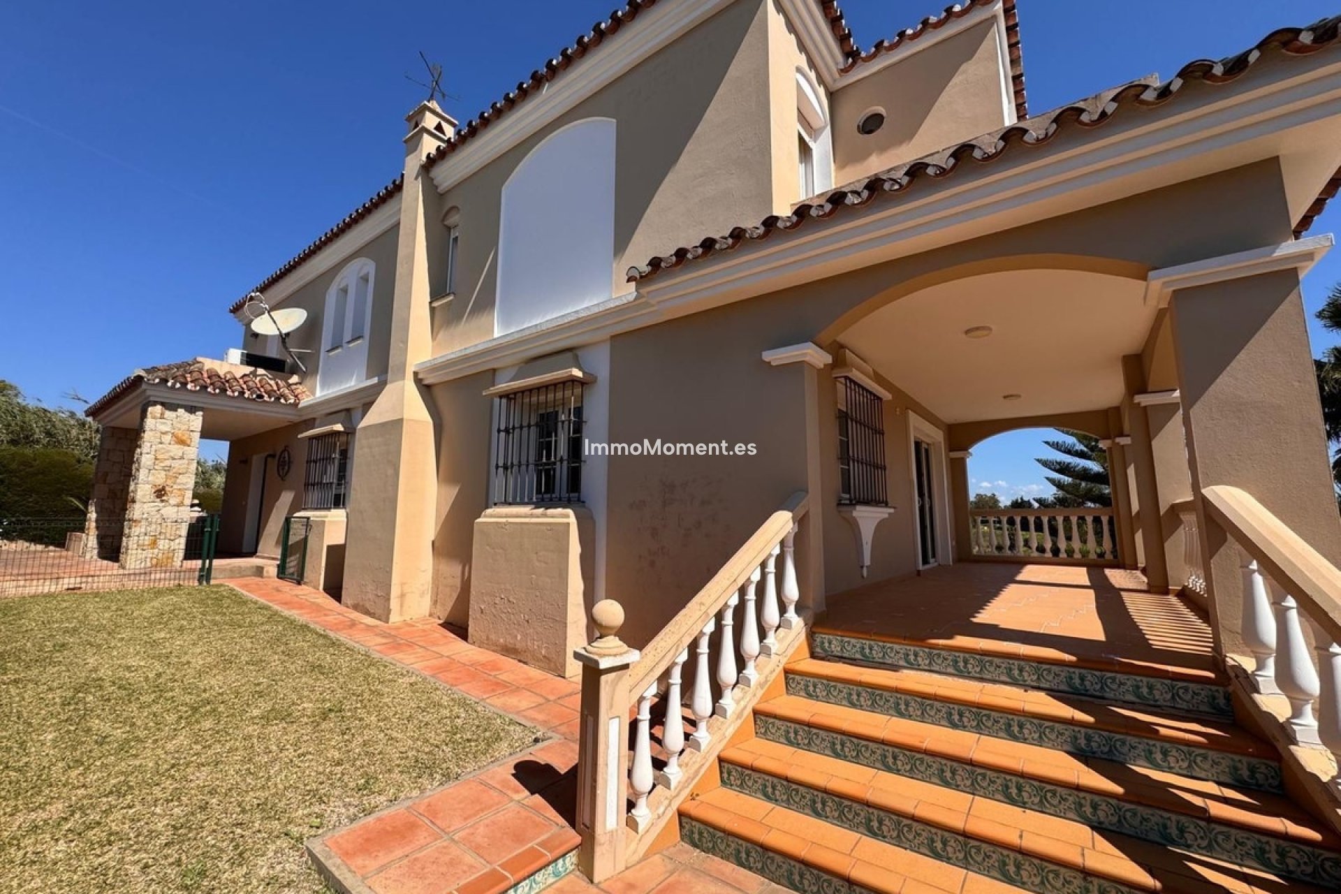 Resale - Detached villa - Estepona - Estepona Centro