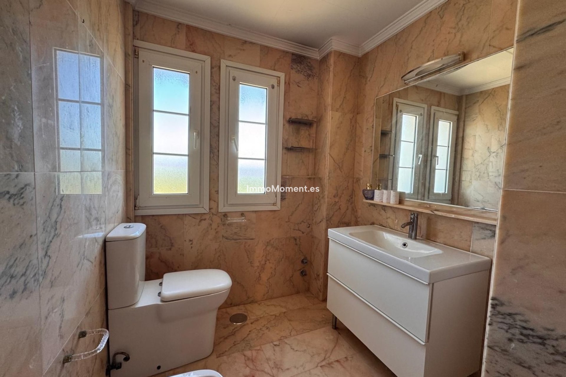 Resale - Detached villa - Estepona - Estepona Centro