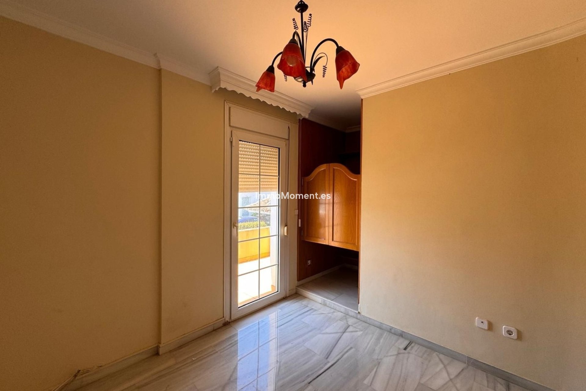 Resale - Detached villa - Estepona - Estepona Centro