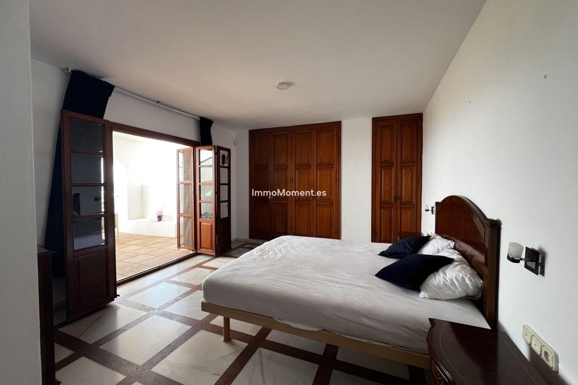 Resale - Detached villa - Estepona - Estepona Centro