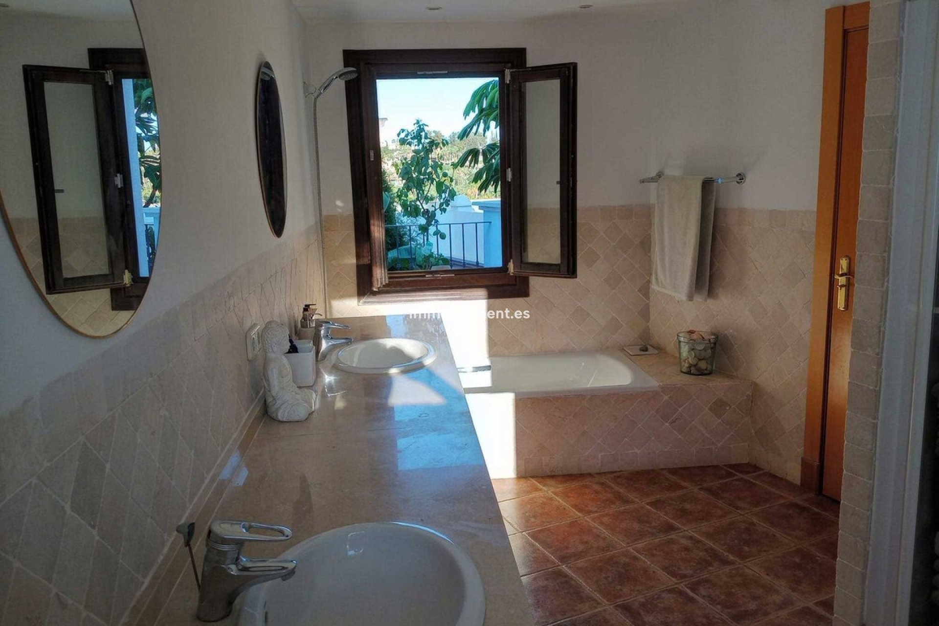 Resale - Detached villa - Estepona - Estepona Centro