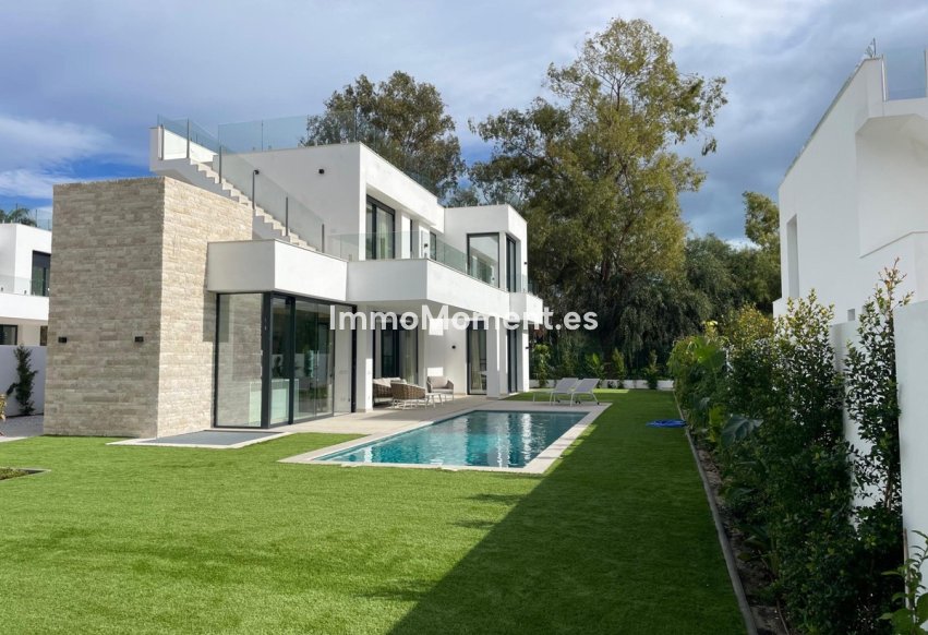 Resale - Detached villa - Estepona - Estepona Centro