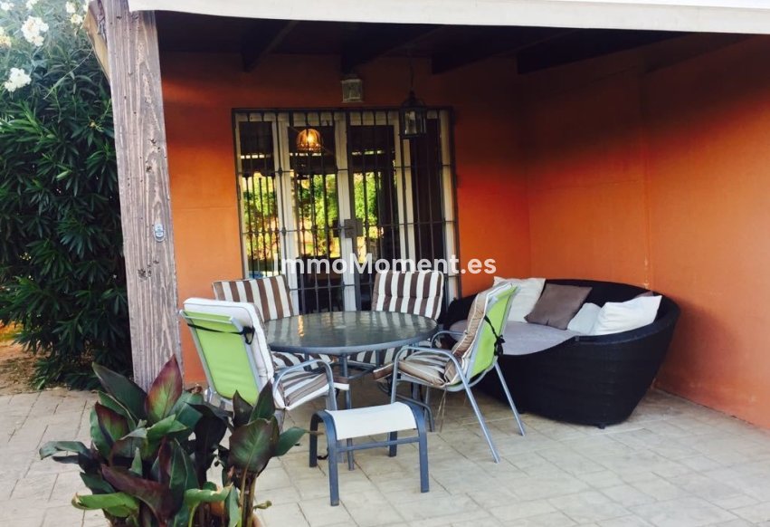 Resale - Detached villa - Estepona - Estepona Centro