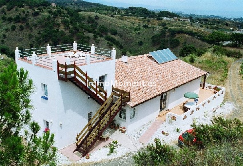 Resale - Detached villa - Estepona - Estepona Centro