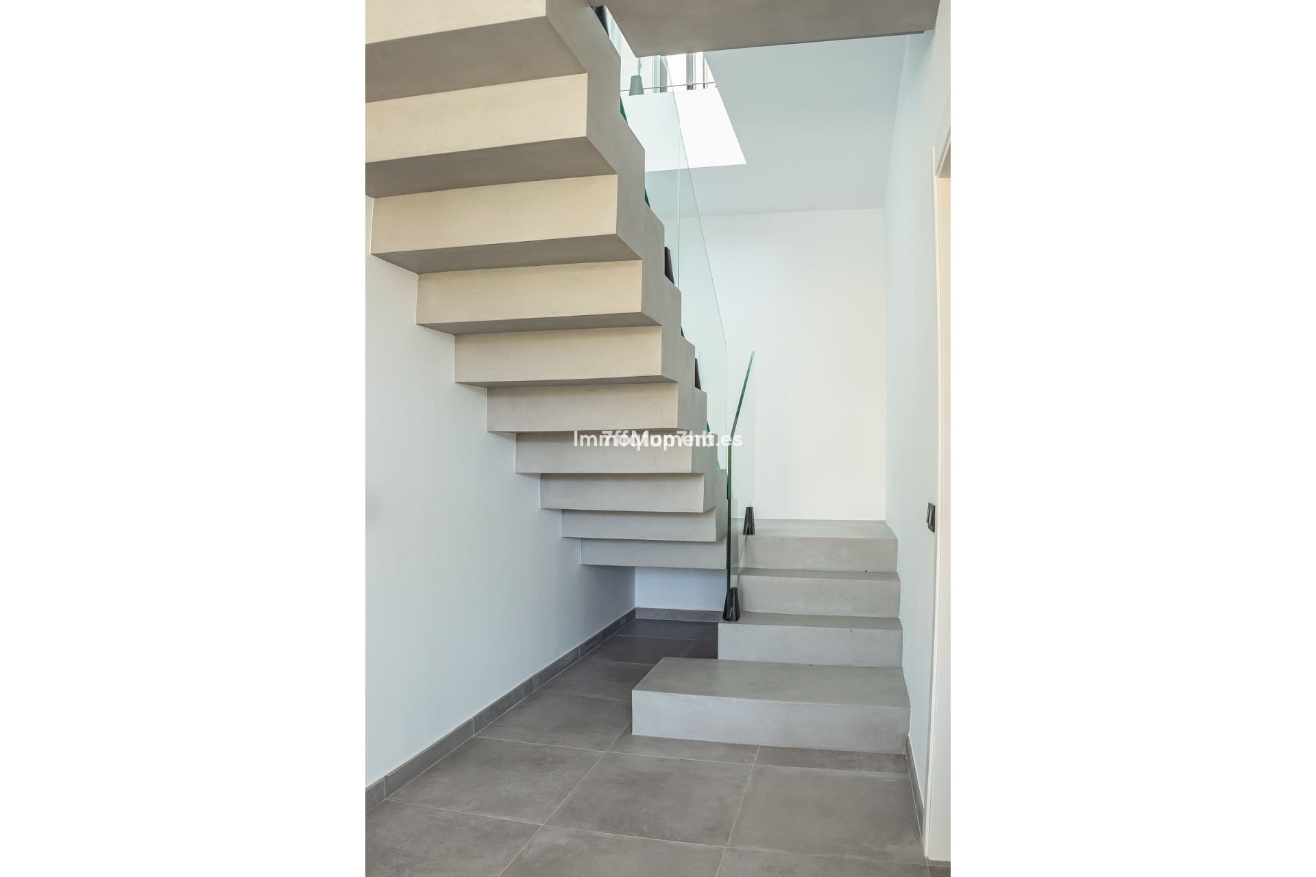 Resale - Detached villa - Estepona - Estepona Centro