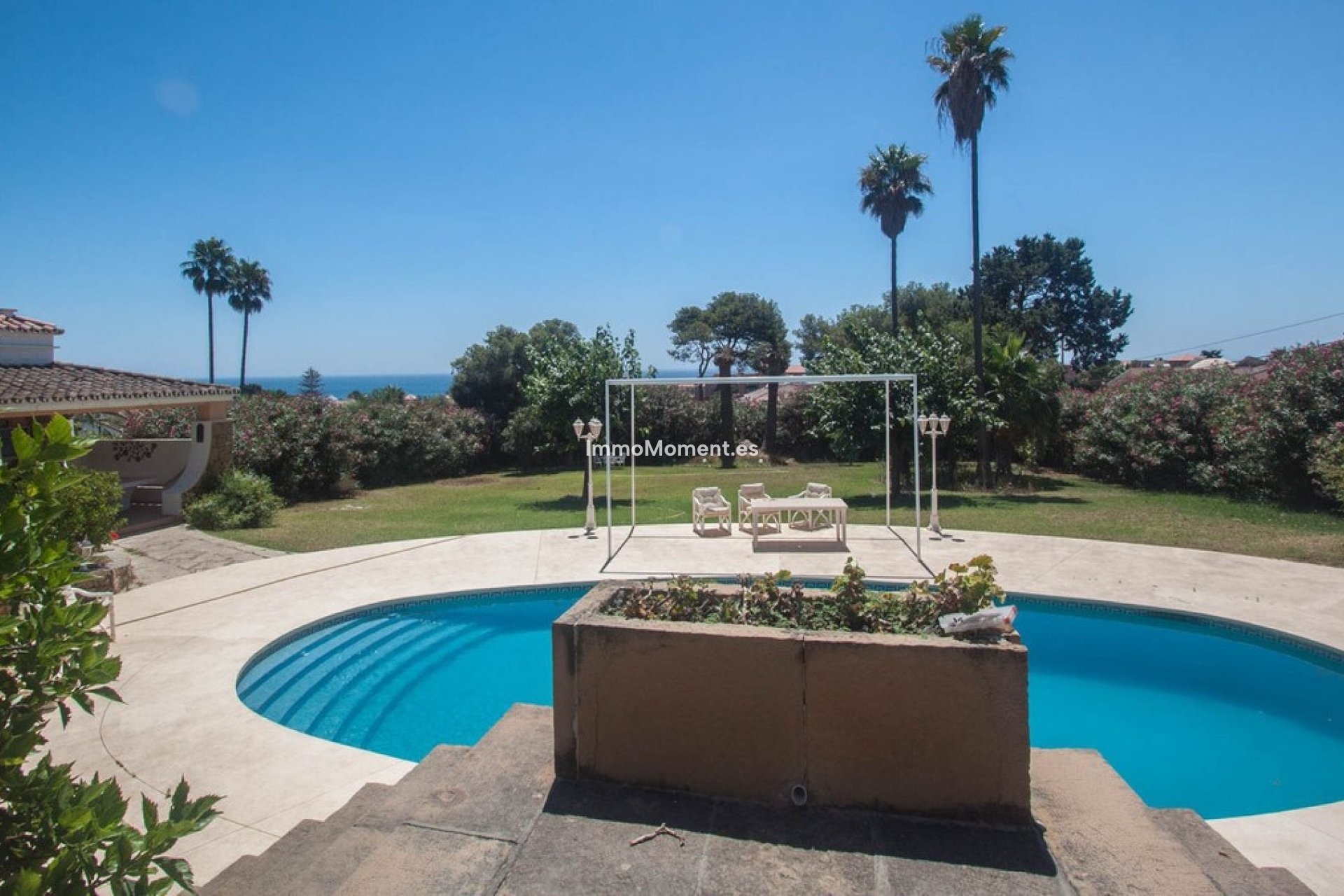 Resale - Detached villa - Estepona - Estepona Centro