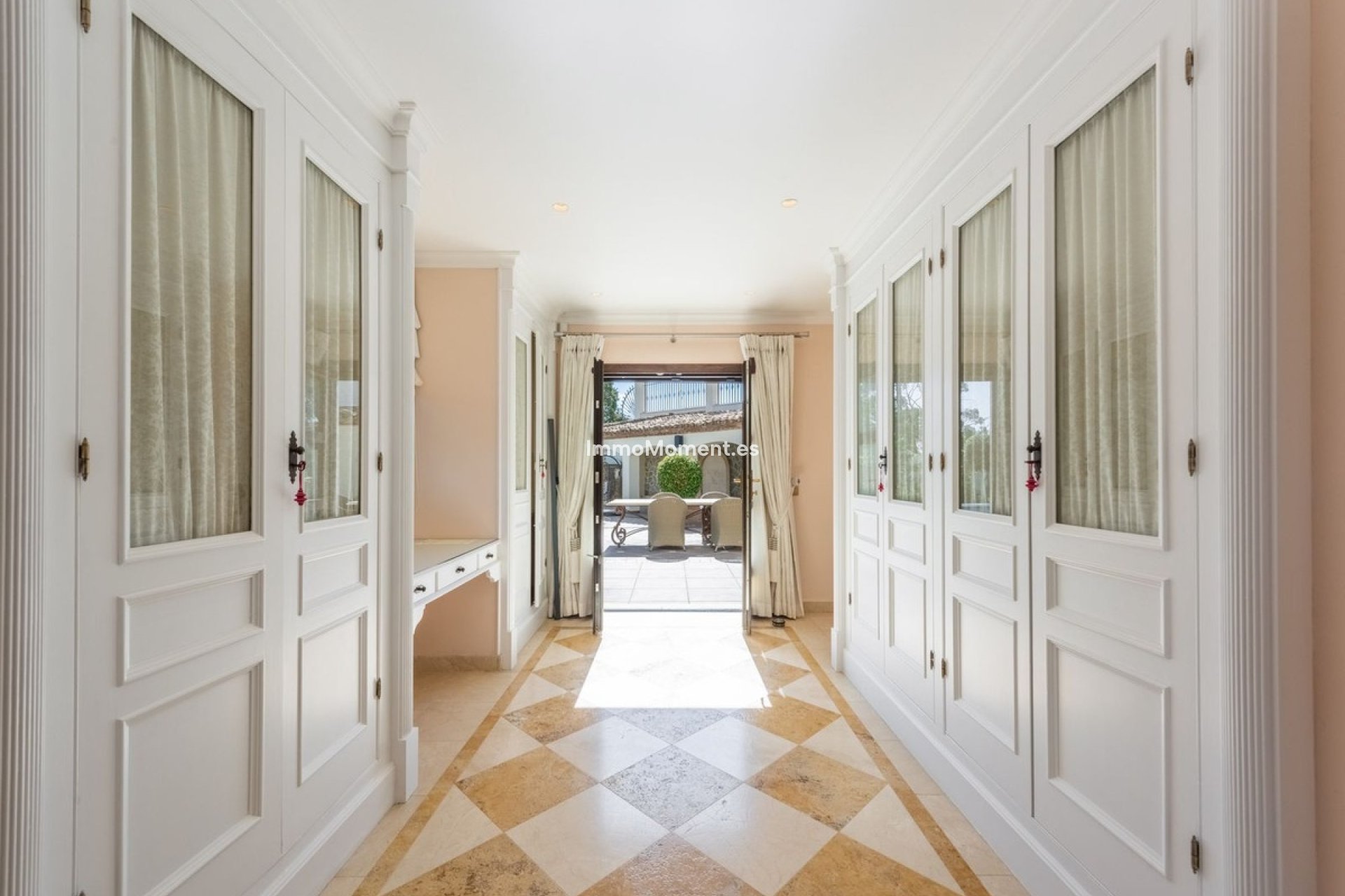 Resale - Detached villa - Estepona - Estepona Centro
