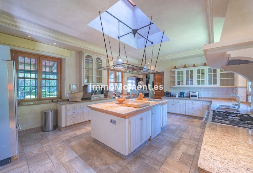 Resale - Detached villa - Estepona - Estepona Centro