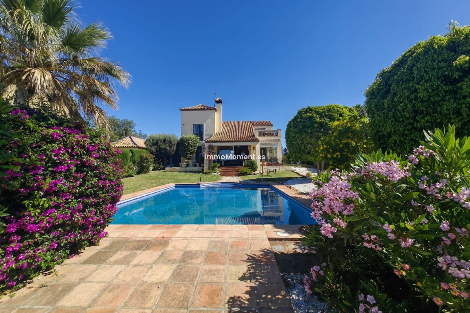 Resale - Detached villa - Estepona - Estepona Centro