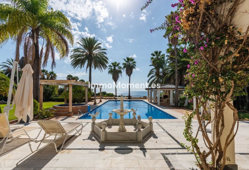 Resale - Detached villa - Estepona - Estepona Centro