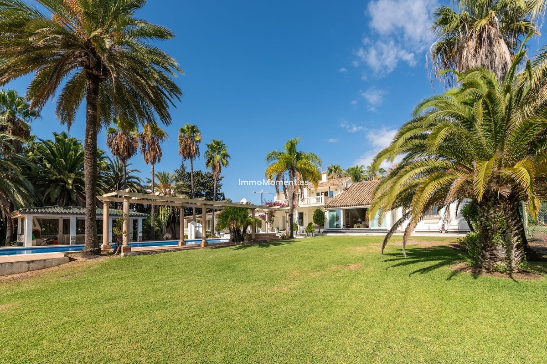 Resale - Detached villa - Estepona - Estepona Centro