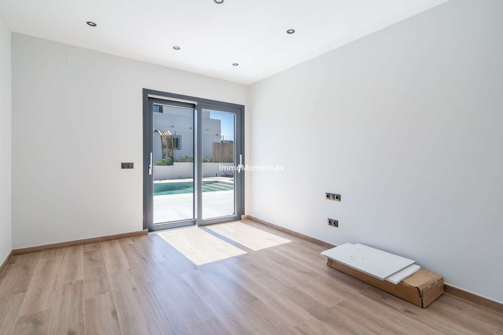 Resale - Detached villa - Estepona - Estepona Centro