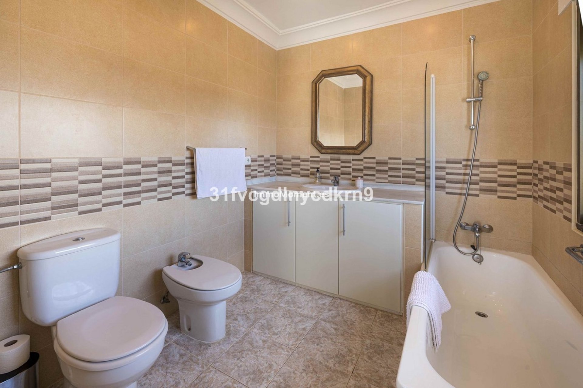 Resale - Detached villa - Estepona - Estepona Centro