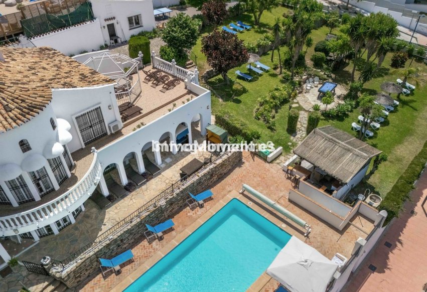 Resale - Detached villa - Estepona - Estepona Centro
